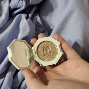 Travel size Fenty Beauty Killawatt highlighter in Sand Castle